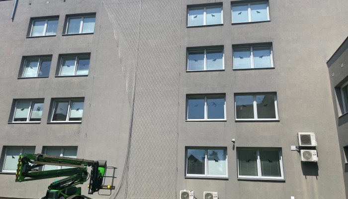 Systém zelené fasády na objektu magistrátu v ulici Školní